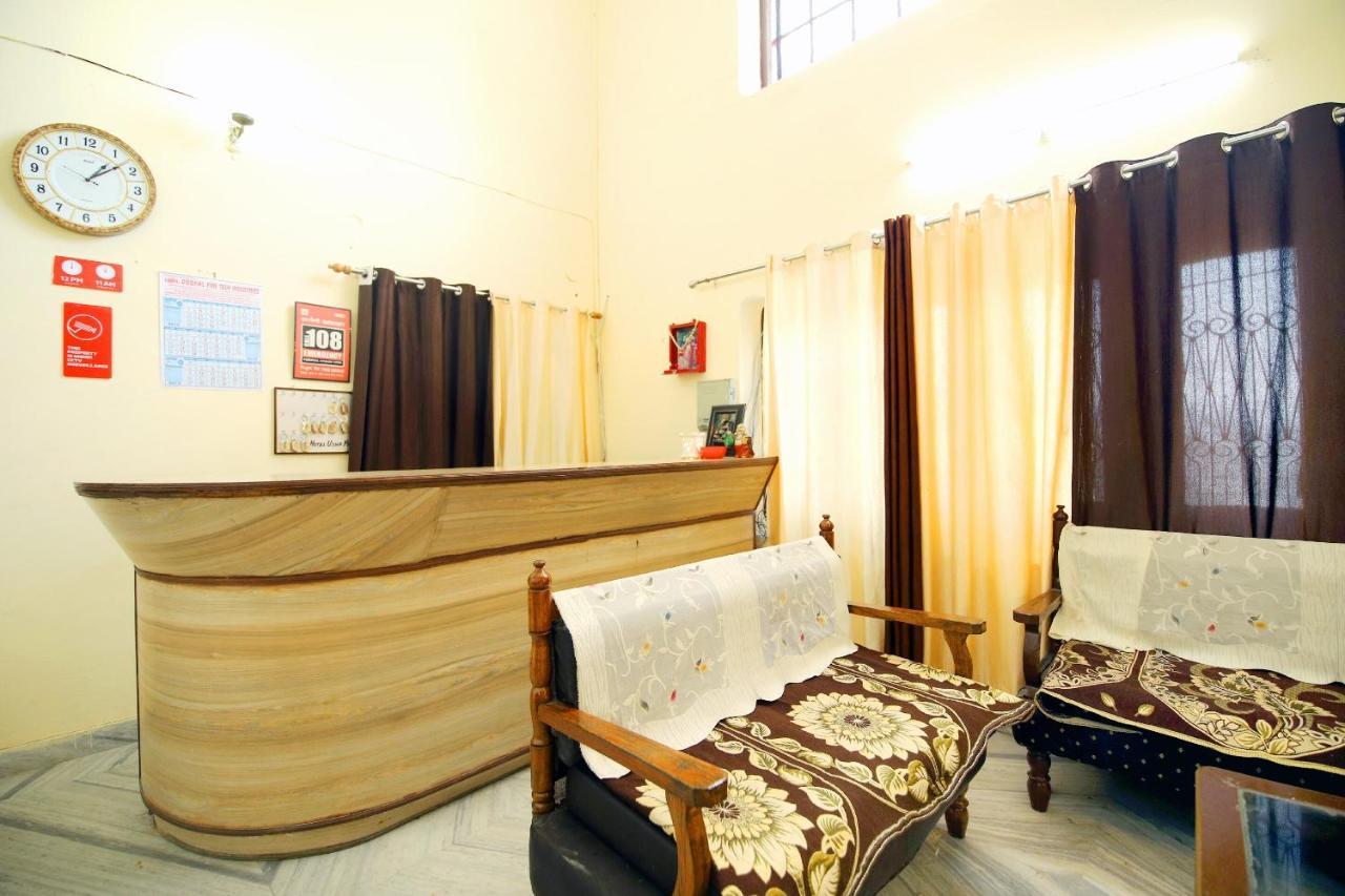 Oyo 8670 Hotel Usha Palace Mussoorie Exteriör bild