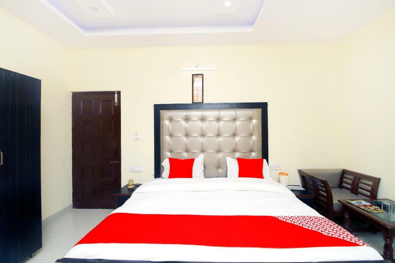 Oyo 8670 Hotel Usha Palace Mussoorie Exteriör bild